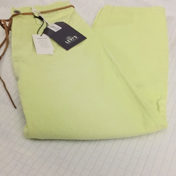 ISO: Levi's Barrel Crop Jeans Size 27 - Picture 7 of 7